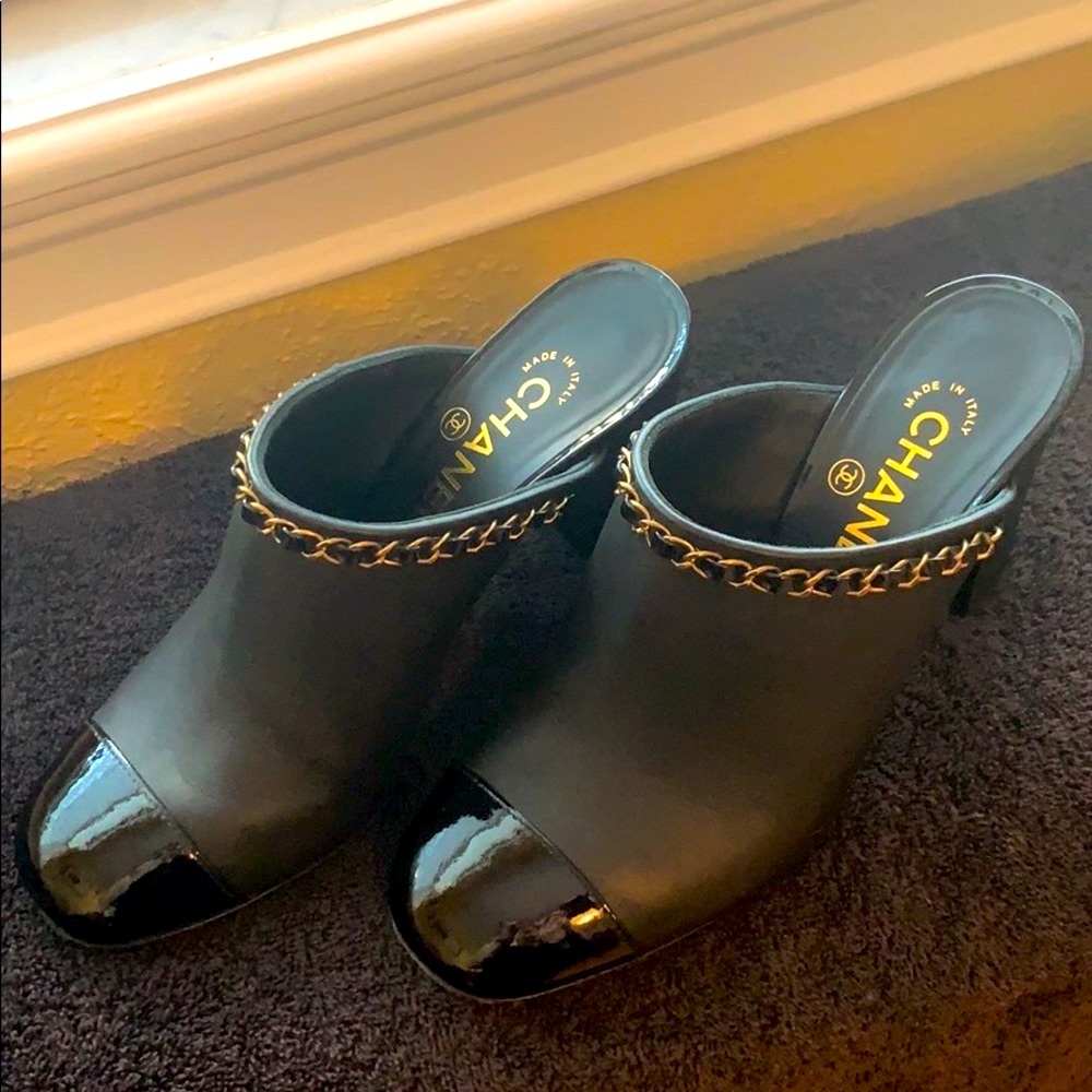 CHANEL High Heels